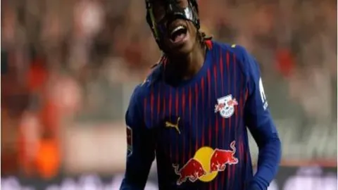 王楚钦成就乒乓球男单年终世界第一新纪录