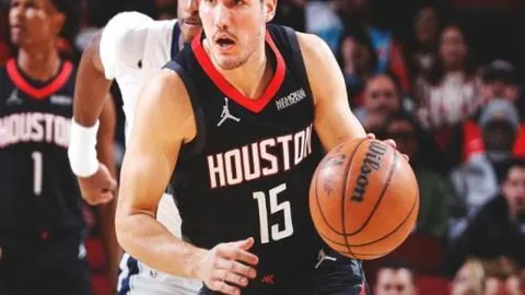 中国男女篮三队同赴巴黎奥运，人民日报客户端报道